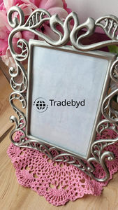 Cadre photo décoratif en métal, accent luxueux par Tradebyd - Product Image 4