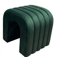 Pouf ottoman arqué à boucles avec nervures verticales, tabouret de coiffeuse en tissu Teddy en forme de U, repose-pieds capitonné pour salon