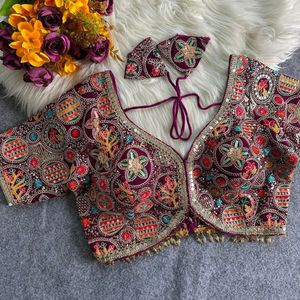 Blusa de mujer estilo Sabyasachi con bordado pesado y lentejuelas suaves, blusa de diseñador lista para usar para fiestas, de Royal Export - Product Image 2
