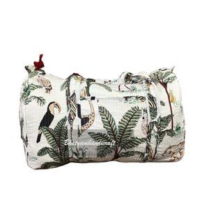 Meilleure vente Bhatyani artisanat multi-fonctionnel grand sac polochon en coton matelassé sac de sport fait à la main fermeture à glissière fourre-tout pour le Fitness - Product Image 1