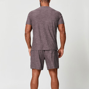 Ensemble homme t-shirt et short, design classique unique, manches courtes, poches latérales et sur la poitrine, respirant et doux pour la peau. - Product Image 4