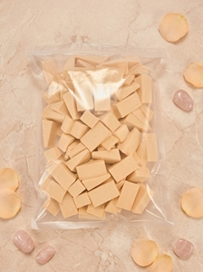 [K-ESSENTIALS] Esponja de Maquillaje Triangular Beige y Borla Profesional sin Látex para Base Líquida y Contorno en Crema - Product Image 2
