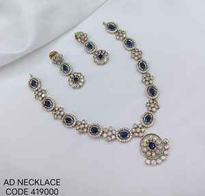 Juego de Collar y Aretes de Alta Calidad con Diseño de Flor de Circonio Chapado en Oro Antiguo, Estilo Étnico Tradicional, Maang Tikka, para Bodas Indias y Fiestas - Product Image 1