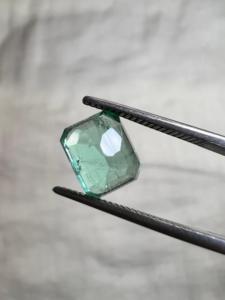 Vente en gros de pierres précieuses vertes en émeraude colombienne naturelle de 1,78 ct, forme octogonale, pierre de qualité supérieure pour bagues, pendentifs, bijoux - Product Image 2