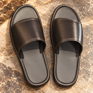 Sandalias Unisex Premium de Cuero Negro con Tira Ancha, Punta Abierta, Casuales, Deportivas, Ligeras, para Verano, Tallas 2-11, Venta al Por Mayor - Product Image 1