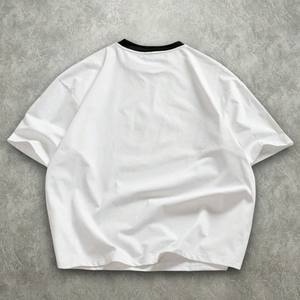 T-shirt de football américain OEM Streetwear, nouveau style avec passepoil, 100% polyester 240GSM, col rond, logo personnalisé, coupe ample à épaules tombantes - Product Image 2