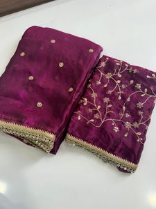 Sari en satin avec des broderies de sequins et une bordure zari richement brodée - Product Image 5