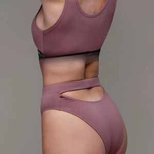 Tenue de pole dance légère pour femme : haut à col montant et short taille haute – Vêtements de performance tendance été, service OEM - Product Image 6