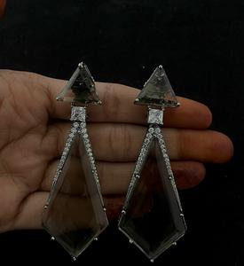 ต่างหูระย้าทรงยาวประดับเพชร CZ คุณภาพพรีเมียม ดีไซน์สวยหรู ชุบเงินบนทองเหลือง เหมาะสำหรับผู้หญิงและเด็กผู้หญิง สวมใส่ในงานเลี้ยงตอนเย็น - Product Image 2