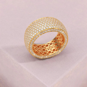 Bague de mariage pour homme en argent sterling 925 avec moissanite taillée en cluster et sertissage pavé, ajustement confortable, cadeau de luxe éthique pour anniversaire - Product Image 4