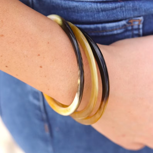 Bracelets en corne artisanaux naturels : fabriqués de manière éthique par Perfect Enterprises - Product Image 1