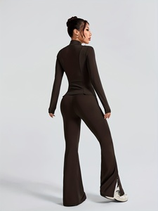 Ensemble de vêtements de sport pour femmes Atlaset Professional, trois pièces, sans couture, yoga, fitness, leggings taille haute, soutien-gorge de sport, logo personnalisé - Product Image 2