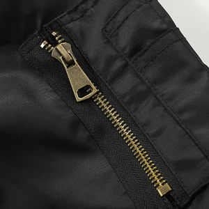 Blouson bomber avec logo personnalisé disponible au prix de gros, fabricant au Pakistan, blousons bomber personnalisés pour hommes - Product Image 3