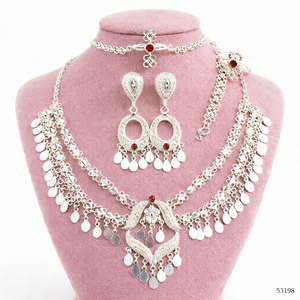 Collier élégant pour femme MOLL JEWELLERS en laiton plaqué or avec zircon naturel, chaîne torsadée et motif feuille, certifié par une tierce partie - Product Image 2