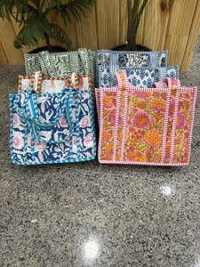 Sacs fourre-tout mini matelassés en coton (10-100 pièces), sacs à main imprimés floraux pour femme, sacs fourre-tout de mariée, sacs fourre-tout cadeaux pour fêtes de filles - Product Image 4