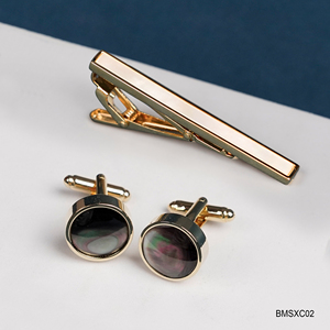 Ensemble de boutons de manchette et pince à cravate de luxe pour homme en nacre - Collection « Rythme Océan » plaqué or 18 carats |   Fabriqué à la main au Vietnam - Product Image 3