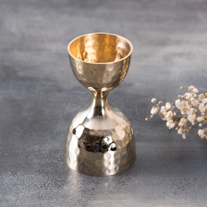 Verre doseur en cuivre, design martelé, poli miroir, double artisanat, prix abordable, en promotion - Product Image 1