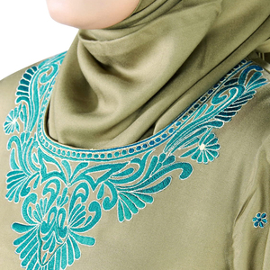 Robe de soirée élégante vert olive en satin avec col en V brodé, manches longues, coupe trapèze, longueur ras du sol pour femme - Product Image 5