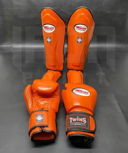 Guantes de Kickboxing y Sanda Twins Naranja al por Mayor, Set de Protectores de Tibia de Cuero Genuino de Vaca, Equipo Ligero de Boxeo y Artes Marciales - Product Image 4