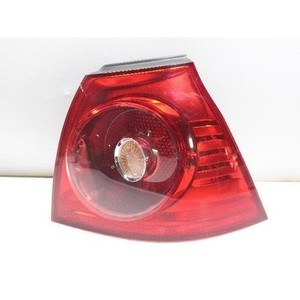Feu arrière droit de golf d'occasion OEM 1K6945096AA - Product Image 1