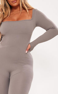 Combinaison de sport et yoga OEM en gros pour femme – Qualité supérieure, anti-plis, longueur intégrale, col en V, couleurs personnalisables, durable, décontractée et douce - Product Image 5