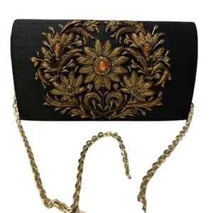 Monedero de fiesta glamoroso con acentos artesanales tradicionales indios de proveedor indio - Product Image 1