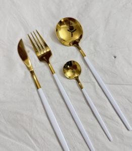 ชุดเครื่องครัวสไตล์นอร์ดิกสมัยใหม่ ชุบทอง พร้อมด้ามจับสีขาว ผลิตจากสแตนเลสสตีลรักษ์โลก - Product Image 5