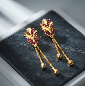 Boucles d'oreilles pendantes en forme de feuille plaquées rhodium doré avec pierre rouge, style classique et élégant, pour fêtes et mariages - Product Image 1
