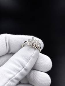 Bague de cocktail élégante en argent sterling 925, design géométrique en barre, plaqué rhodium, sertie de zircons, bijoux de fête pour femmes - Product Image 5