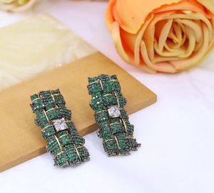 Pendientes de botón de latón chapado en oro de primera calidad con circonita cúbica para mujer, ideales para fiestas nocturnas, con brillos deslumbrantes. - Product Image 3