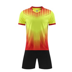 Maillot de football personnalisé imprimé 100 % polyester à manches courtes pour homme – Ensembles respirants avec logo d'équipe - Product Image 5