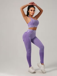 Ensemble de sport 2 pièces pour femme : Soutien-gorge de sport sans couture dos nageur et Legging taille haute à motif chevron - Product Image 3