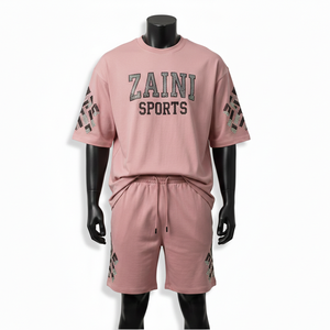 ชุดเสื้อยืดและกางเกงขาสั้นผู้ชาย ผ้าคอตตอนโพลีเทอร์รี่ GSM สูง เนื้อผ้าเรียบ ระบายอากาศดี สีชมพู ประดับโลโก้ด้วยคริสตัล  รับสั่งทำโลโก้ตามแบบ - Product Image 4