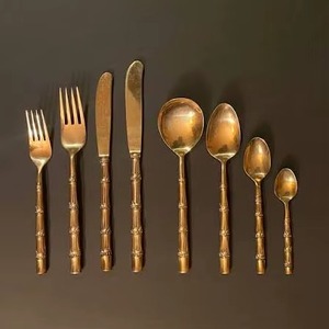 Ensemble de couverts en acier inoxydable de haute qualité aux tons chauds - Écologique, durable et élégant pour les fêtes - Product Image 2