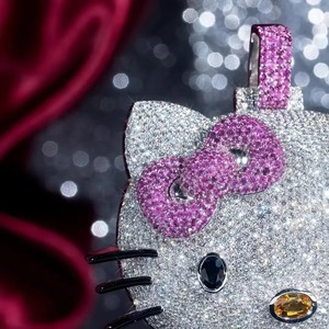 Pendentif Chat de Dessin Animé Iced Out avec Nœud Rose et Pavé de Cristaux, Style Hip Hop, Bijoux de Mode pour Femmes, Vente en Gros Personnalisée - Product Image 2