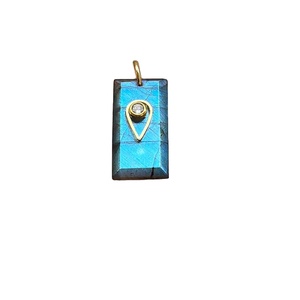 Pendentif baguette en labradorite plaqué or avec zircone cubique – Petit rectangle, breloque de bijoux DIY - Product Image 1