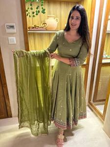 Ensemble Kurti en coton brodé vert avec dupatta, tenue traditionnelle ethnique pour femmes, robe de mariage ample, longueur au sol, Inde, Pakistan - Product Image 2
