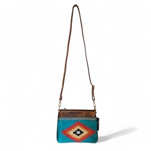 Sac bandoulière vintage en cuir véritable fait main Kelsey, motif géométrique en polyester, sangle unique pour les voyages en extérieur - Product Image 2