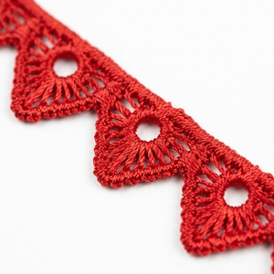 Ribete de encaje GPO de guipur rojo de 10 mm al por mayor, rollo de 20 metros para bordes de lehenga, decoración de costura con borlas, personalizable, de lujo, tradicional - Product Image 3