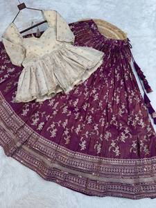 Falda Lehenga Estampada de Diseñador para Mujer con Top Peplum Bordado, Ropa Étnica Tradicional, Ropa de Fiesta, Atuendo Indio Fusionado - Product Image 5