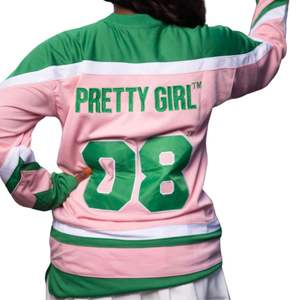 Maillot de hockey unisexe rose et vert coupe oversize avec lettres grecques brodées – Haut streetwear premium - Product Image 2