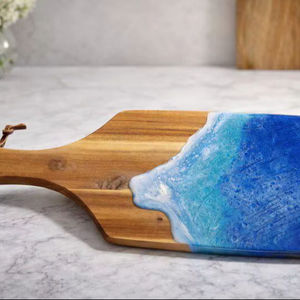 Tabla de Cortar Rectangular de Resina con Diseño de Olas Oceánicas - Ecológica, 1.5 cm de Grosor, Apta para Lavavajillas, Mango de Madera para Cuchillos, MT Exports - Product Image 1