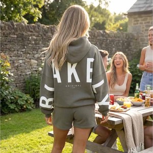 Ensemble survêtement molletonné décontracté deux pièces pour femme, gris, coupe ample, avec sweat à capuche et short imprimé lettres, idéal toutes saisons - Product Image 4