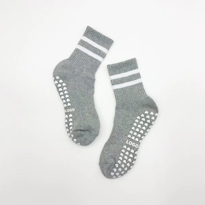 Calcetines de Pilates con Agarre y Logotipo Personalizado para Mujer, Calcetines de Yoga de Algodón Antideslizantes con Agarre en Forma de Corazón, Venta al Por Mayor OEM ODM - Product Image 5