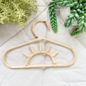 Perchas de ratán natural hechas a mano, perchas de ropa de alta calidad, organización de armarios y guardarropas para niños - Product Image 2