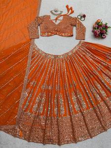 Lehenga Choli indien traditionnel de créateur, orange, brodé, avec travail de sequins et chaînes, en tissu organza doux et lourd, pour mariée et mariage - Product Image 3