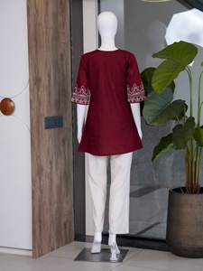Ensemble Kurti en coton brodé marron pour femmes avec pantalon blanc, style décontracté ample, style indien pakistanais, à porter toute l'année - Product Image 5
