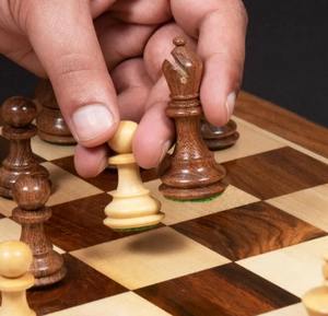 Pions d'échecs professionnels Staunton série Player, roi de 3 pouces en bois de sheesham et de buis, au meilleur prix - Product Image 1