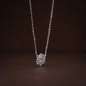 จี้เพชรเม็ดกลมพรีเมียมแบบปลูกในห้องปฏิบัติการ พร้อมสร้อยคอปรับระดับได้ ดีไซน์ลายดอกไม้ เพชรรับรองคุณภาพ VVS2 เครื่องประดับทองคำสุดหรู - Product Image 3