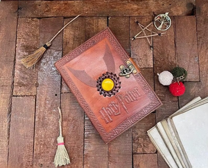 Diario de Cuero Vintage, Cuaderno de Viaje Retro, Cubierta de Cuero Vacuno Hecha a Mano, Hebilla de Aleación, Resistente y Ecológico - Product Image 1